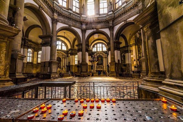 Perry, William 아티스트의 Candles-Santa Maria della Salute Church-Venice-Italy-Competed in 1681작품입니다.